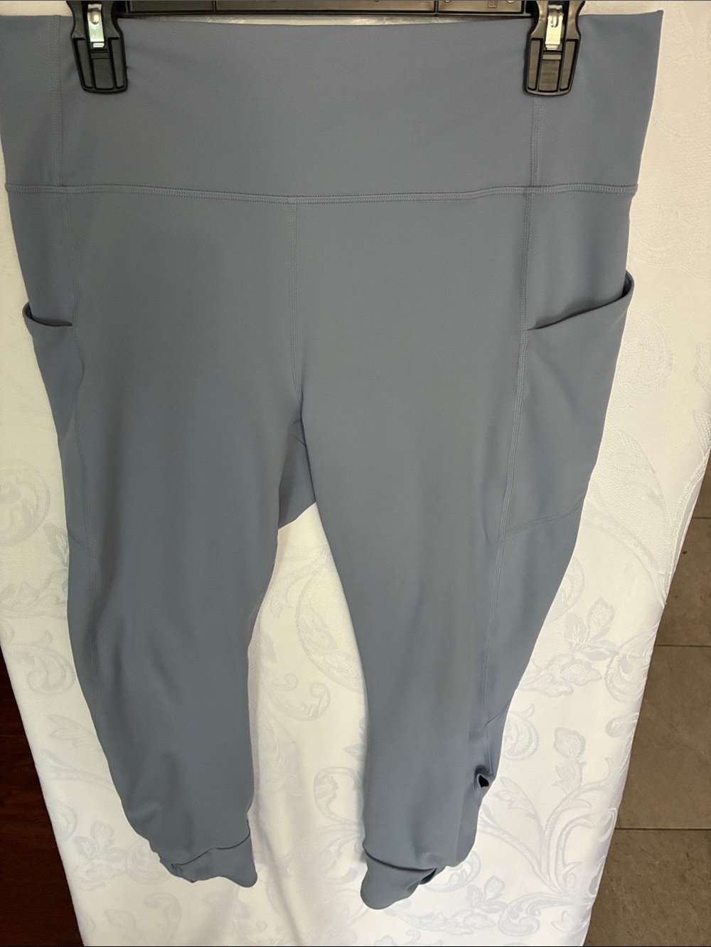 Fabletics women’s Pocket Leggings - Light Blue Gray